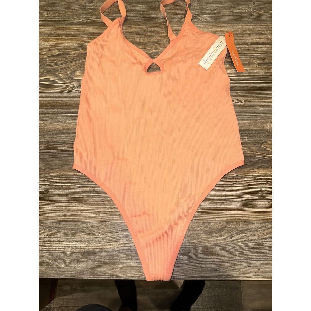 Women's Seamless Bodysuit with Keyhole - Colsie Pink Medium. NWT. 3